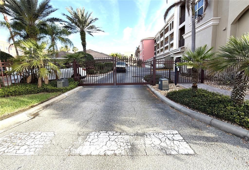 For Sale: $259,900 (2 beds, 2 baths, 1669 Square Feet)