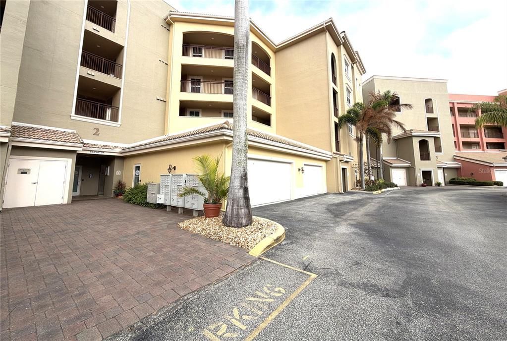 For Sale: $259,900 (2 beds, 2 baths, 1669 Square Feet)