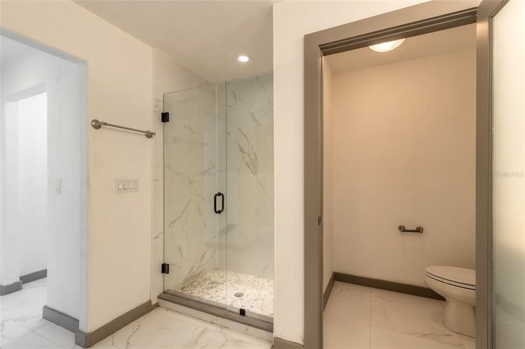 For Sale: $259,900 (2 beds, 2 baths, 1669 Square Feet)