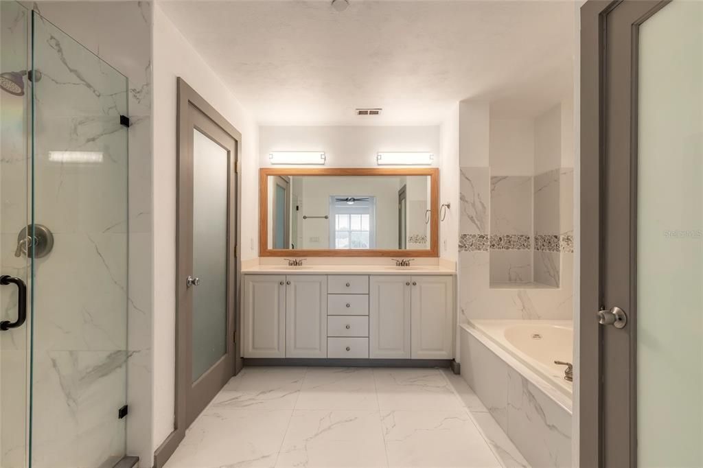 For Sale: $259,900 (2 beds, 2 baths, 1669 Square Feet)