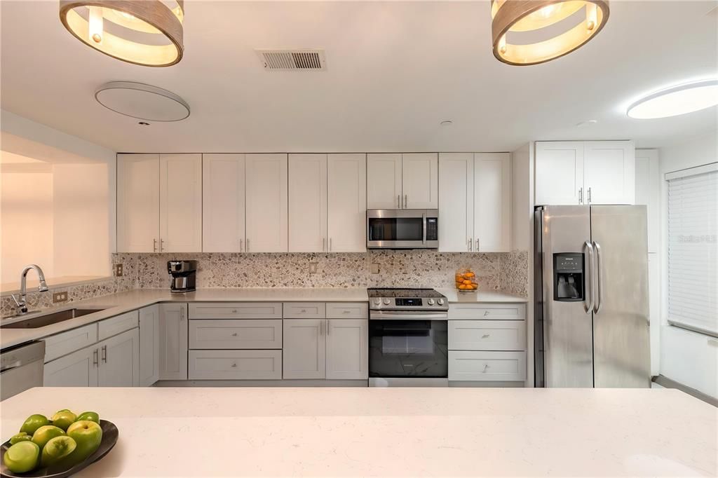 For Sale: $259,900 (2 beds, 2 baths, 1669 Square Feet)