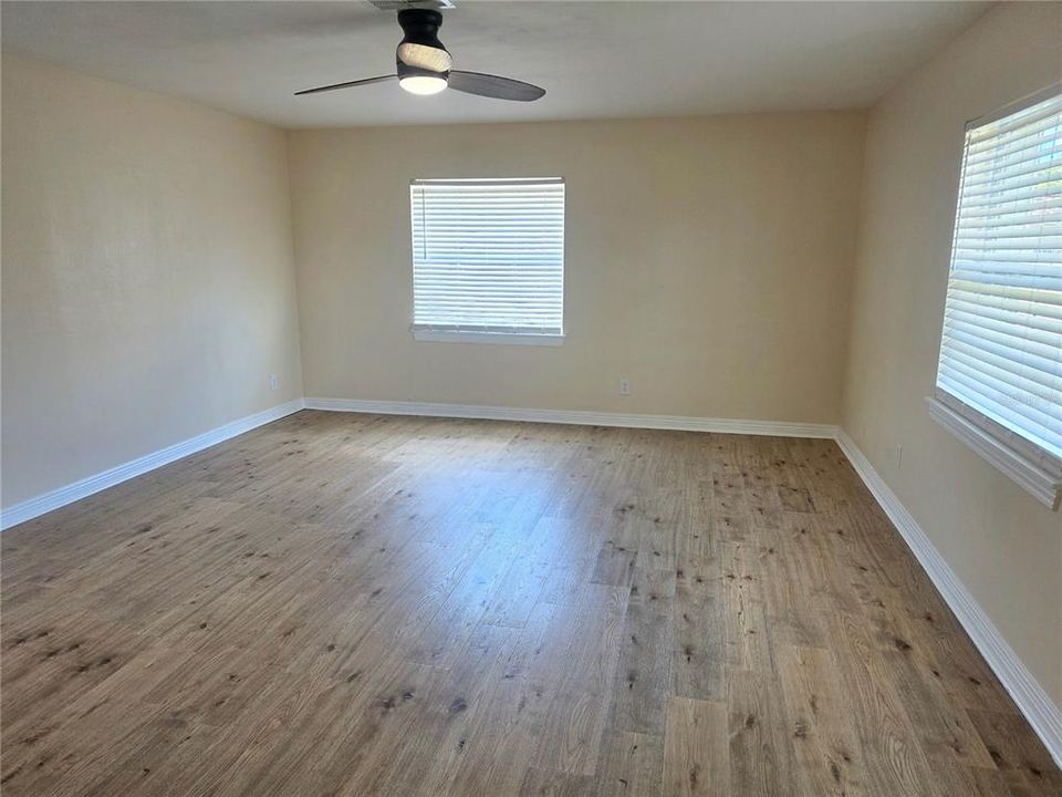 For Sale: $564,900 (3 beds, 1 baths, 2002 Square Feet)