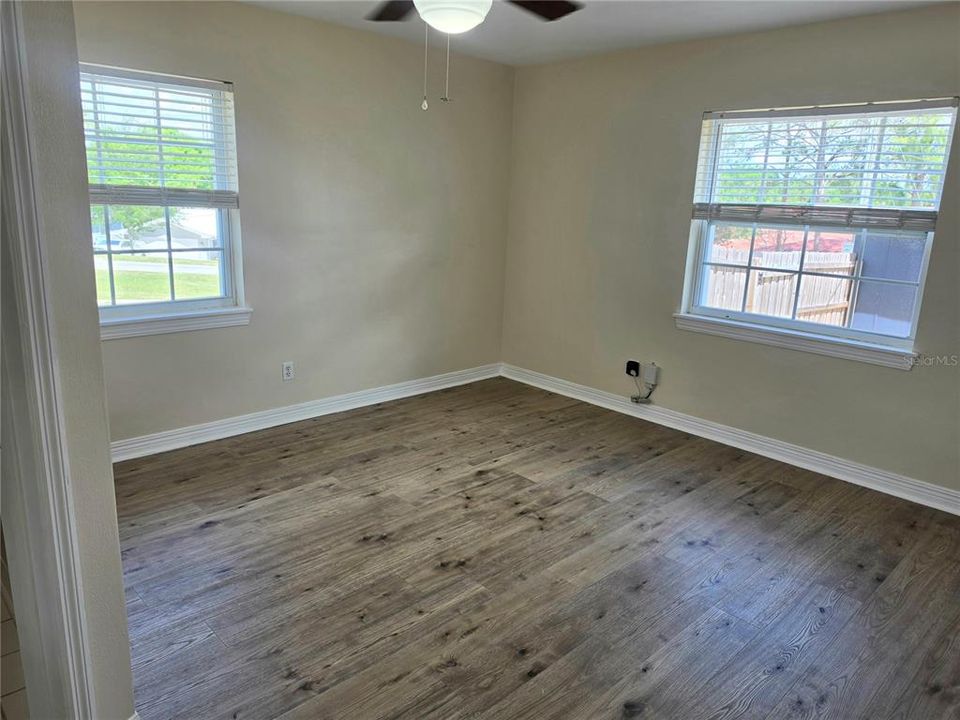 For Sale: $564,900 (3 beds, 1 baths, 2002 Square Feet)