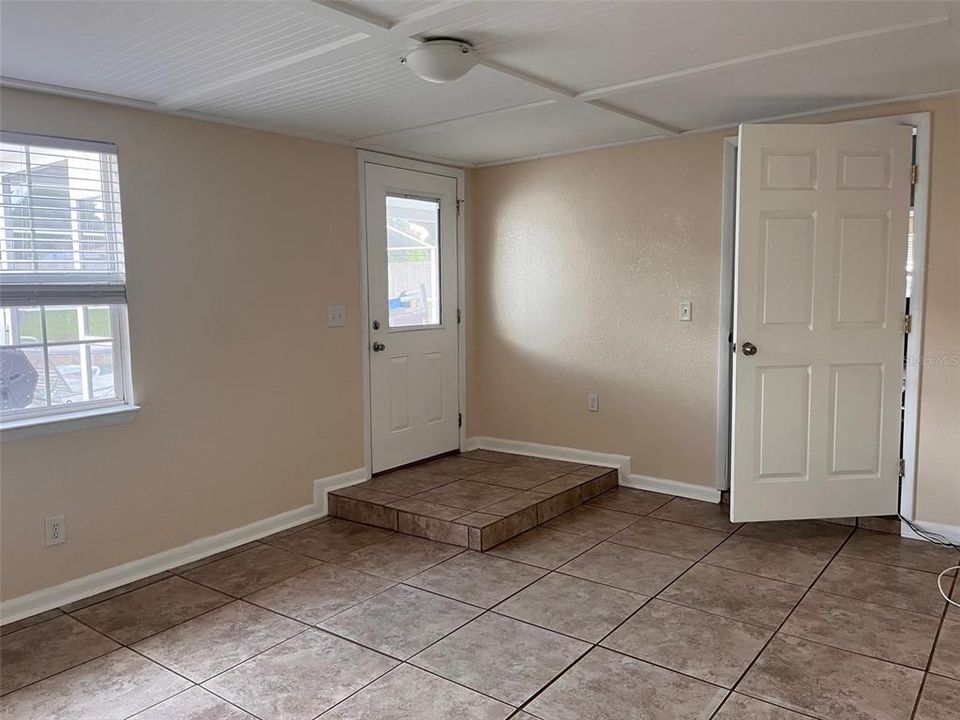 For Sale: $564,900 (3 beds, 1 baths, 2002 Square Feet)