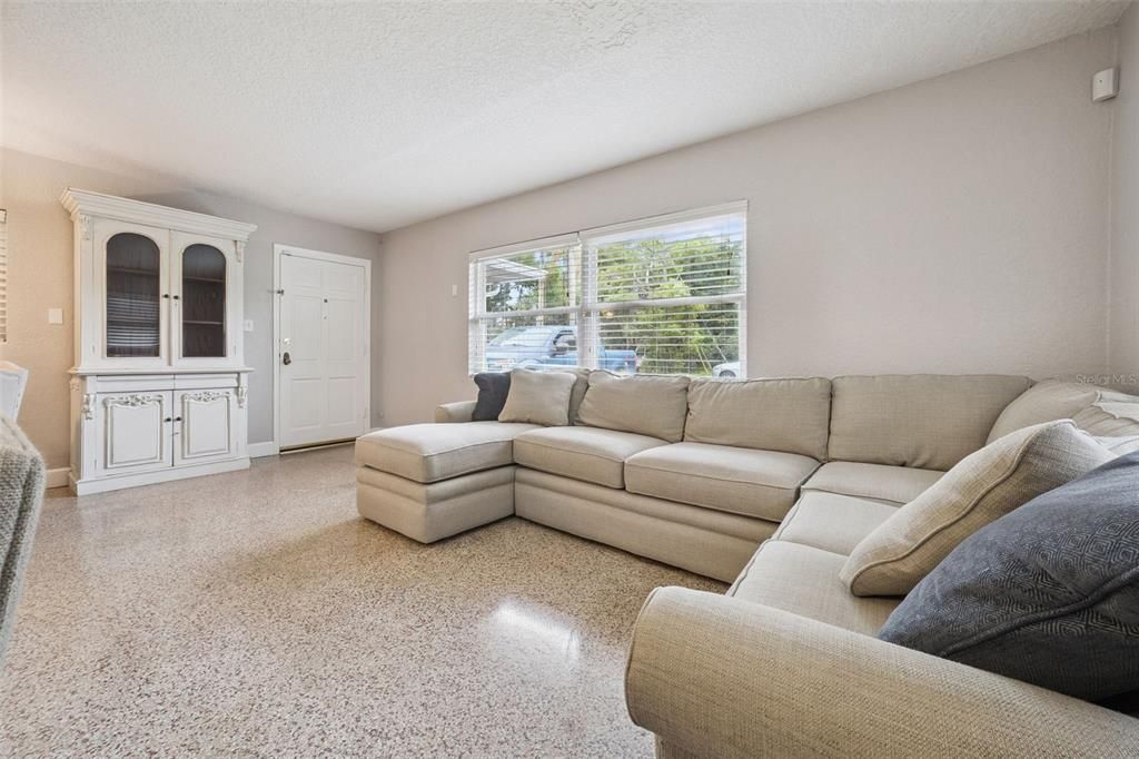 For Sale: $600,000 (3 beds, 2 baths, 1316 Square Feet)