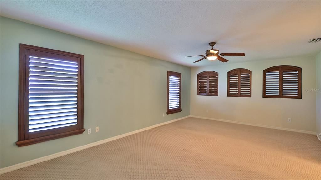 For Sale: $317,000 (2 beds, 2 baths, 2075 Square Feet)