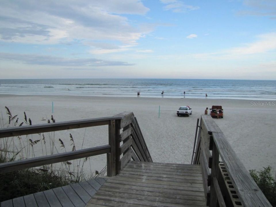 For Sale: $317,000 (2 beds, 2 baths, 2075 Square Feet)