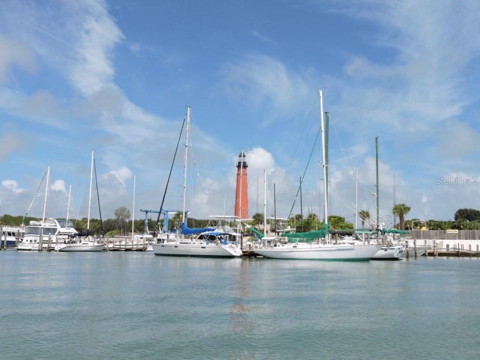 For Sale: $317,000 (2 beds, 2 baths, 2075 Square Feet)