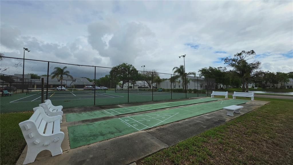 For Sale: $317,000 (2 beds, 2 baths, 2075 Square Feet)