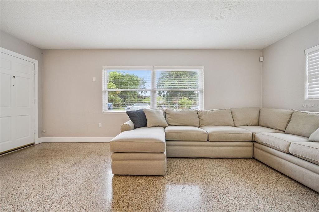 For Sale: $600,000 (3 beds, 0 baths, 1316 Square Feet)