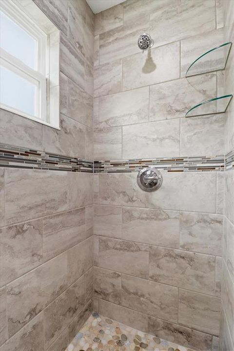 For Sale: $249,000 (3 beds, 2 baths, 1128 Square Feet)