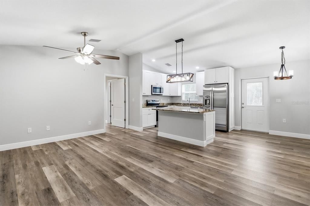 For Sale: $249,000 (3 beds, 2 baths, 1128 Square Feet)