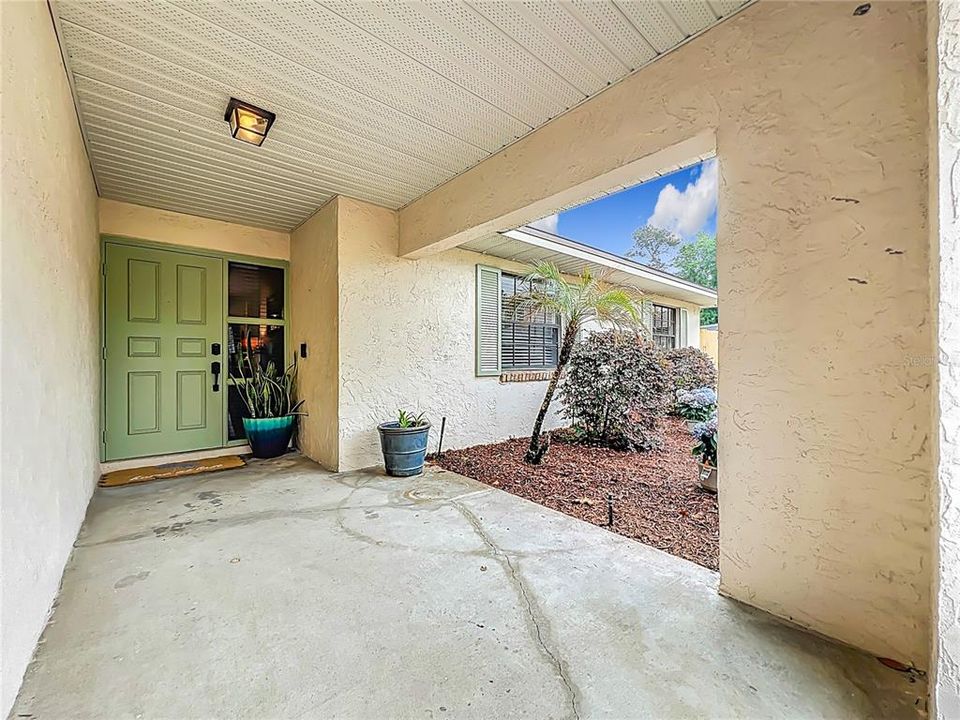 Activo con contrato: $599,900 (4 camas, 2 baños, 1922 Pies cuadrados)