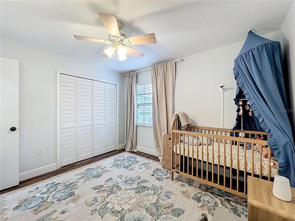 Activo con contrato: $599,900 (4 camas, 2 baños, 1922 Pies cuadrados)