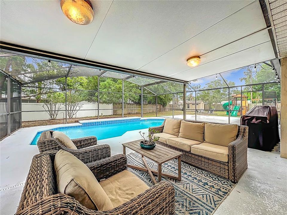 Activo con contrato: $599,900 (4 camas, 2 baños, 1922 Pies cuadrados)