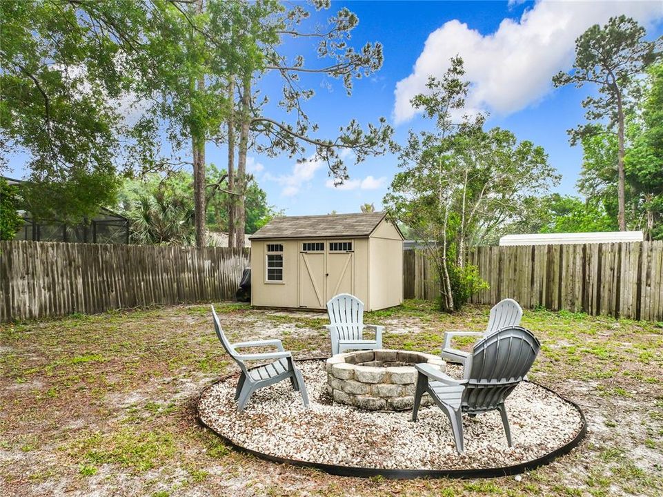 Activo con contrato: $599,900 (4 camas, 2 baños, 1922 Pies cuadrados)