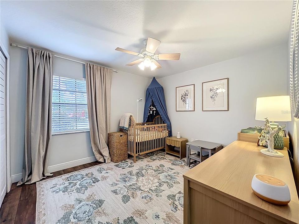 Activo con contrato: $599,900 (4 camas, 2 baños, 1922 Pies cuadrados)