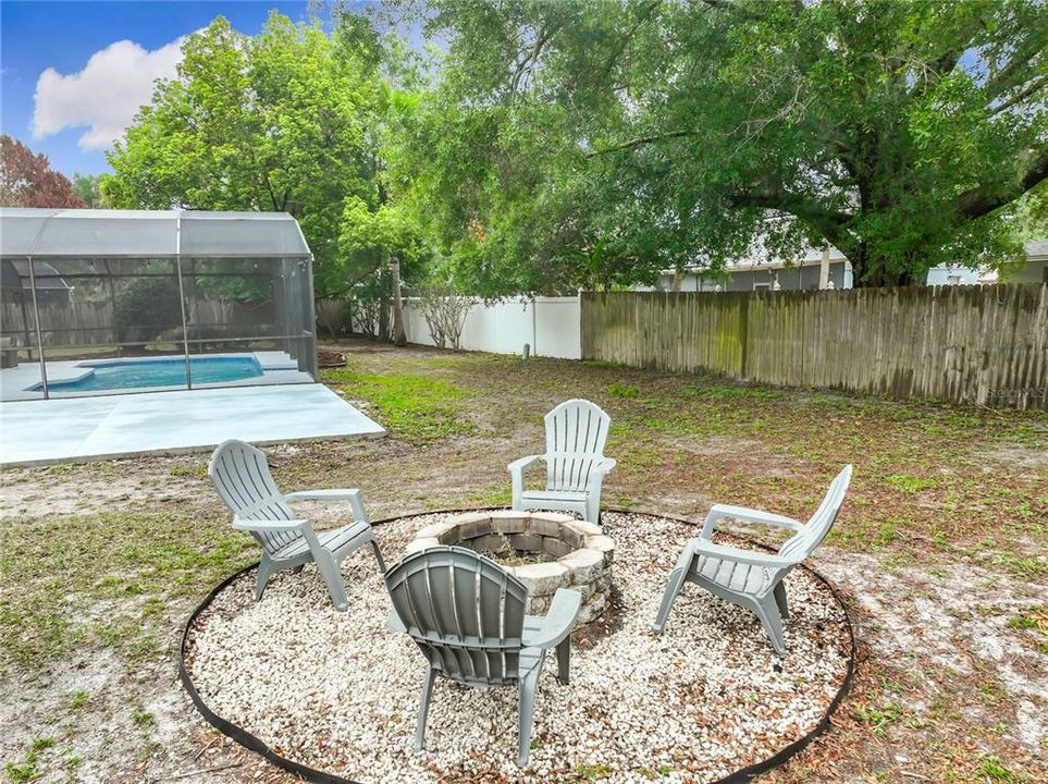 Activo con contrato: $599,900 (4 camas, 2 baños, 1922 Pies cuadrados)
