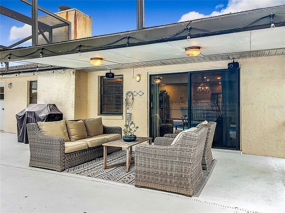 Activo con contrato: $599,900 (4 camas, 2 baños, 1922 Pies cuadrados)
