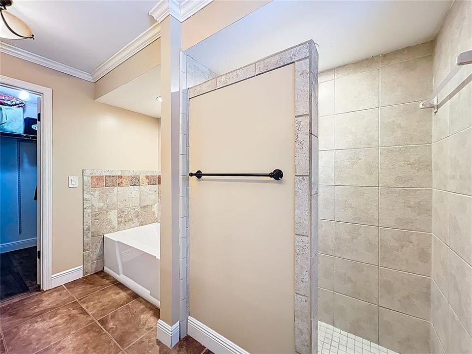 Activo con contrato: $599,900 (4 camas, 2 baños, 1922 Pies cuadrados)