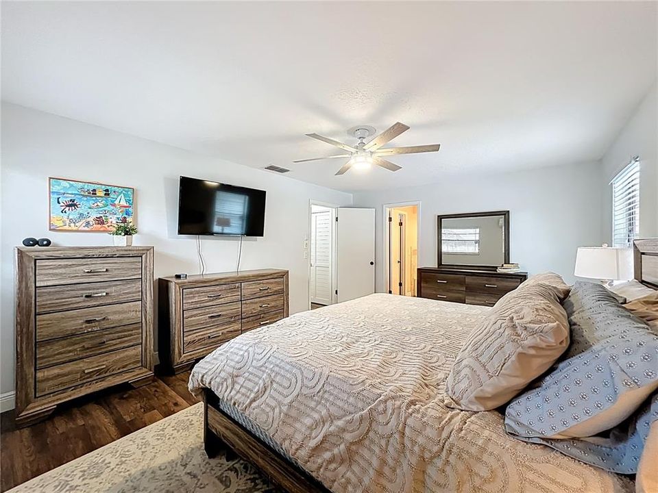Activo con contrato: $599,900 (4 camas, 2 baños, 1922 Pies cuadrados)