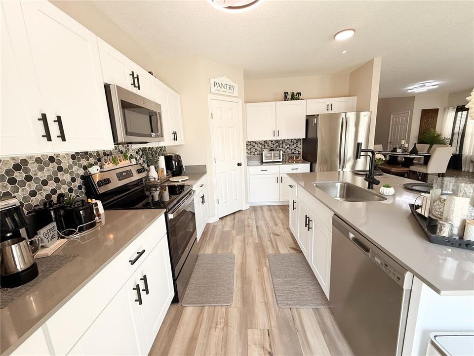 На продажу: $429,900 (5 спален, 3 ванн, 2484 Квадратных фут)