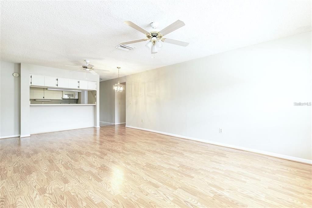 En Venta: $154,000 (2 camas, 2 baños, 1032 Pies cuadrados)