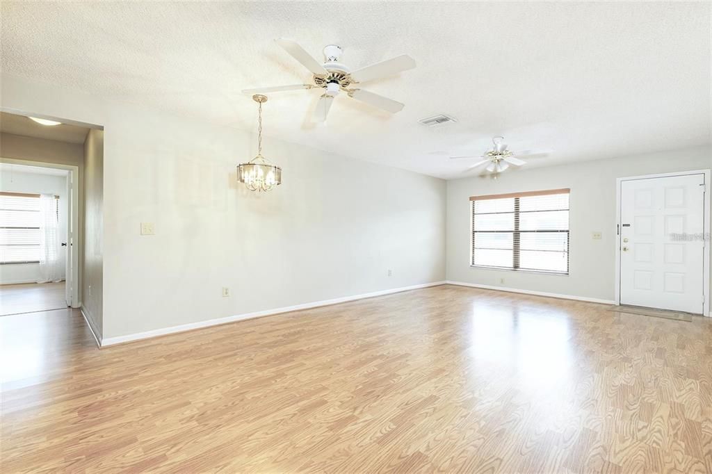 En Venta: $154,000 (2 camas, 2 baños, 1032 Pies cuadrados)