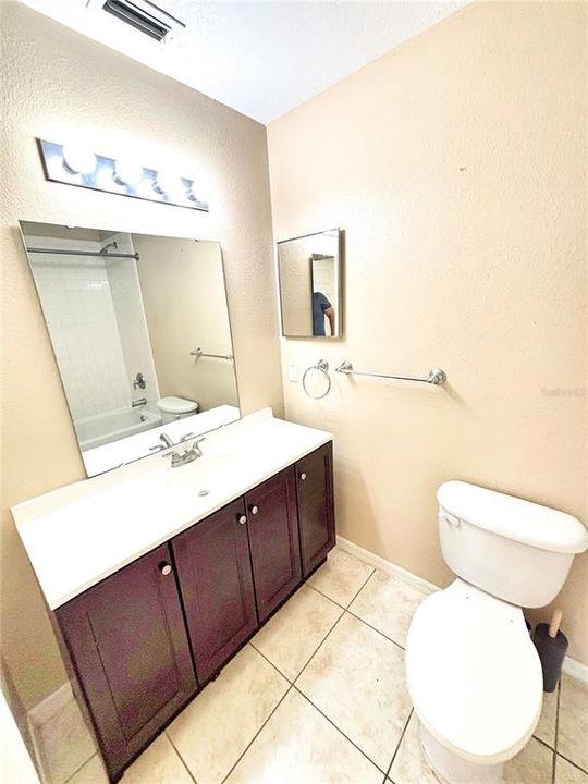 Activo con contrato: $1,580 (3 camas, 2 baños, 1121 Pies cuadrados)