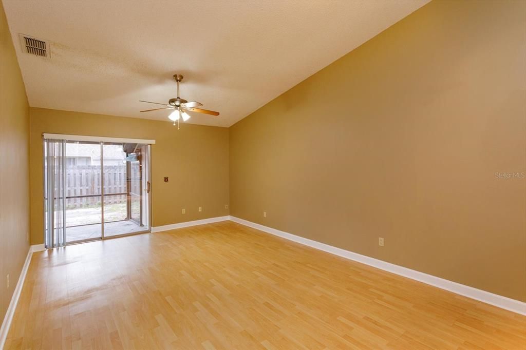 For Sale: $232,000 (2 beds, 2 baths, 1068 Square Feet)