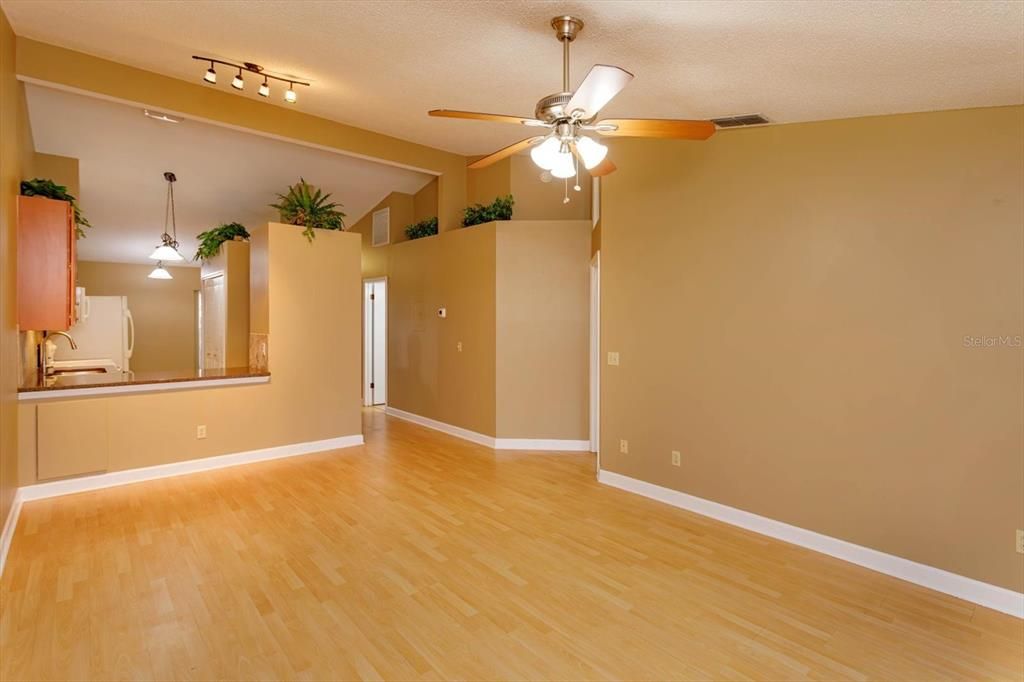 For Sale: $232,000 (2 beds, 2 baths, 1068 Square Feet)