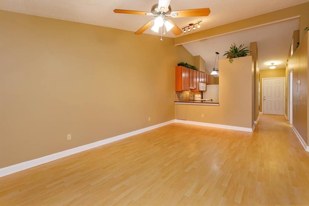 For Sale: $232,000 (2 beds, 2 baths, 1068 Square Feet)