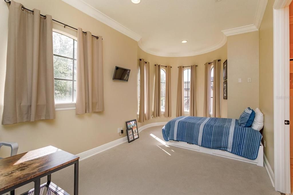 Active With Contract: $1,799,500 (5 beds, 5 baths, 5722 Square Feet)
