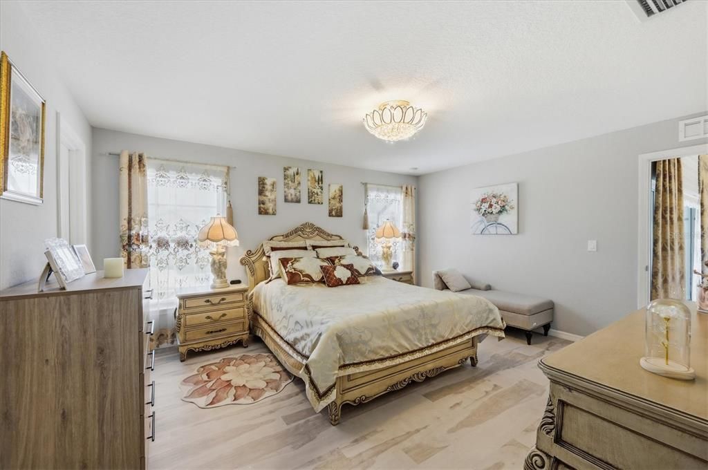 En Venta: $460,000 (4 camas, 2 baños, 1839 Pies cuadrados)