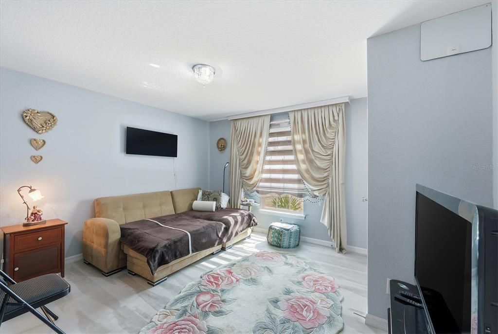 En Venta: $460,000 (4 camas, 2 baños, 1839 Pies cuadrados)