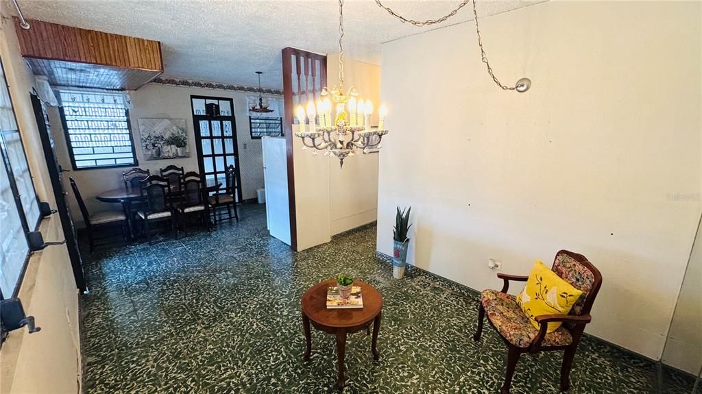 Activo con contrato: $199,000 (4 camas, 3 baños, 1140 Pies cuadrados)