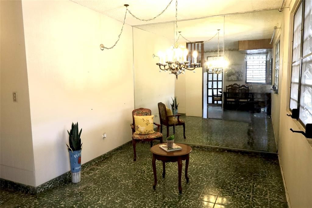 Activo con contrato: $199,000 (4 camas, 3 baños, 1140 Pies cuadrados)