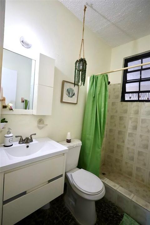 Activo con contrato: $199,000 (4 camas, 3 baños, 1140 Pies cuadrados)