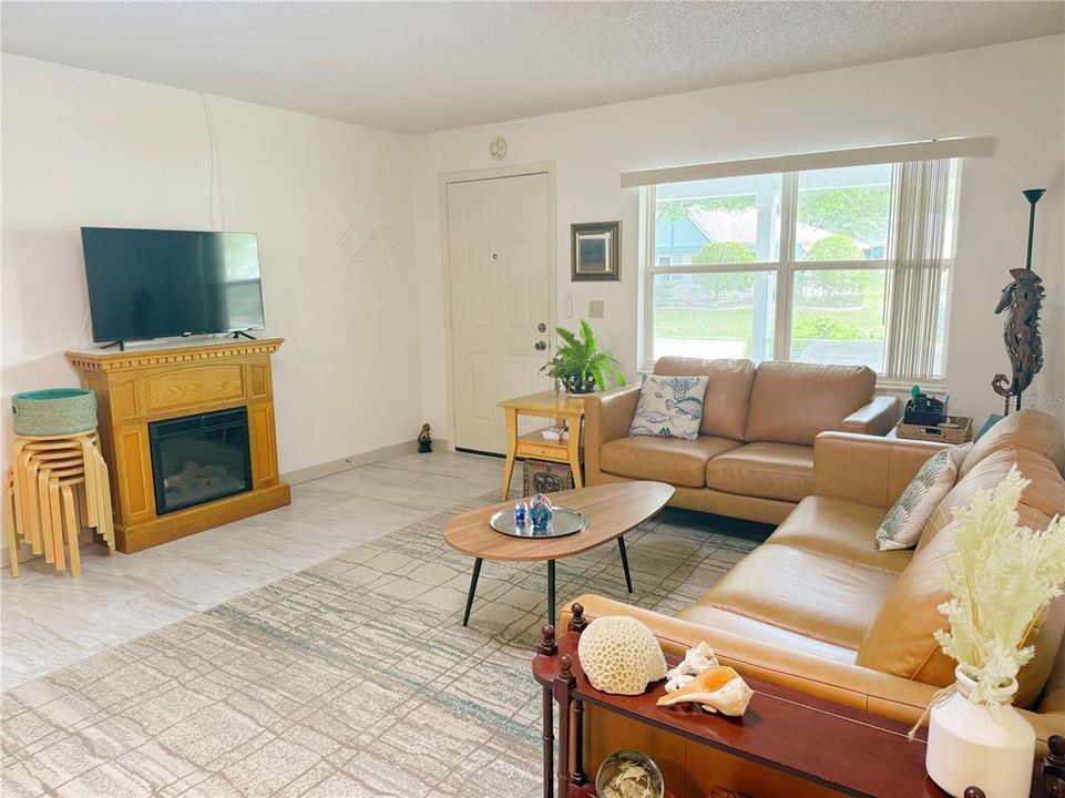 Active With Contract: $198,888 (2 beds, 2 baths, 1748 Square Feet)