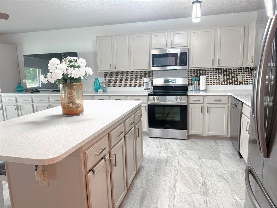 Active With Contract: $198,888 (2 beds, 2 baths, 1748 Square Feet)