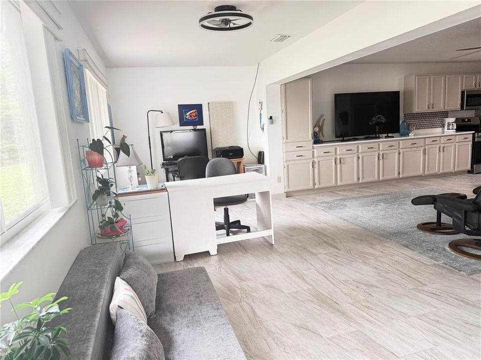 Active With Contract: $198,888 (2 beds, 2 baths, 1748 Square Feet)