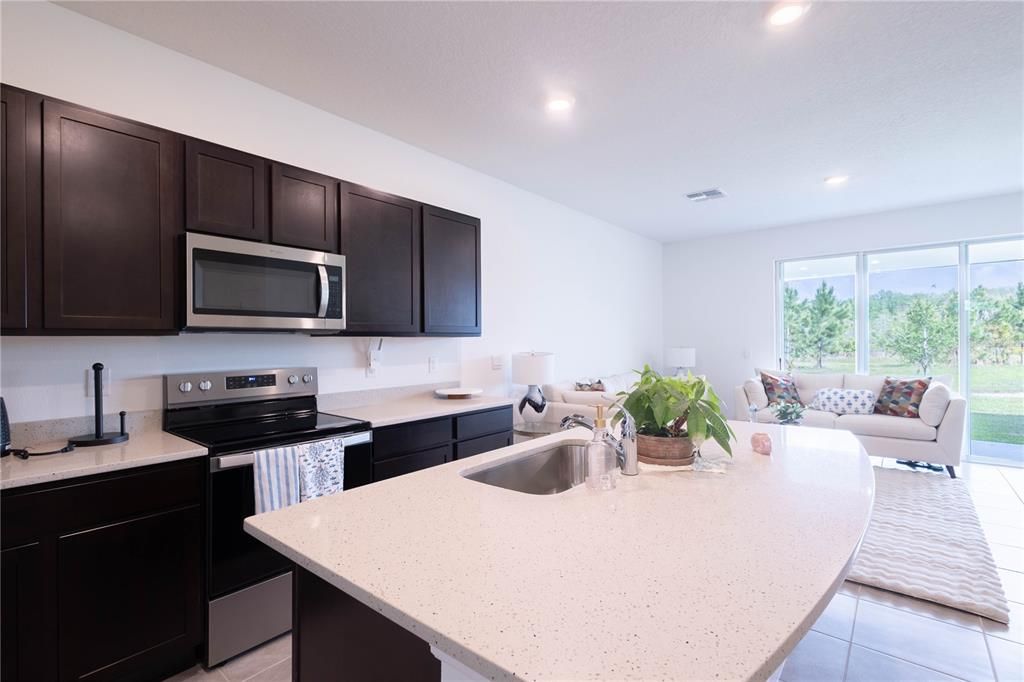 For Rent: $2,250 (3 beds, 2 baths, 1673 Square Feet)