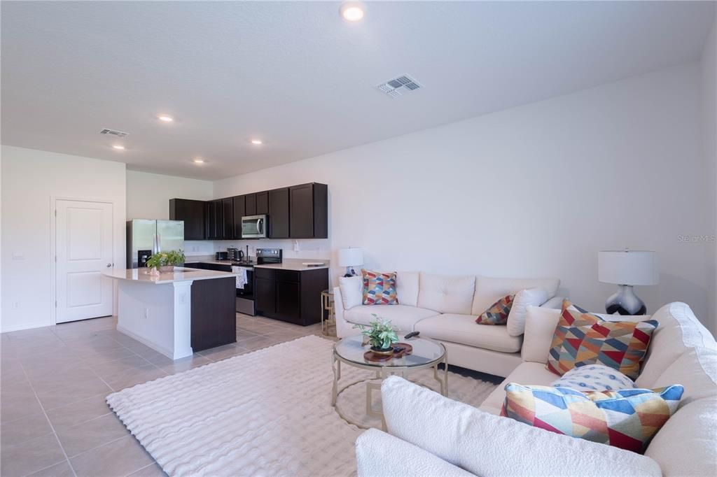 For Rent: $2,250 (3 beds, 2 baths, 1673 Square Feet)
