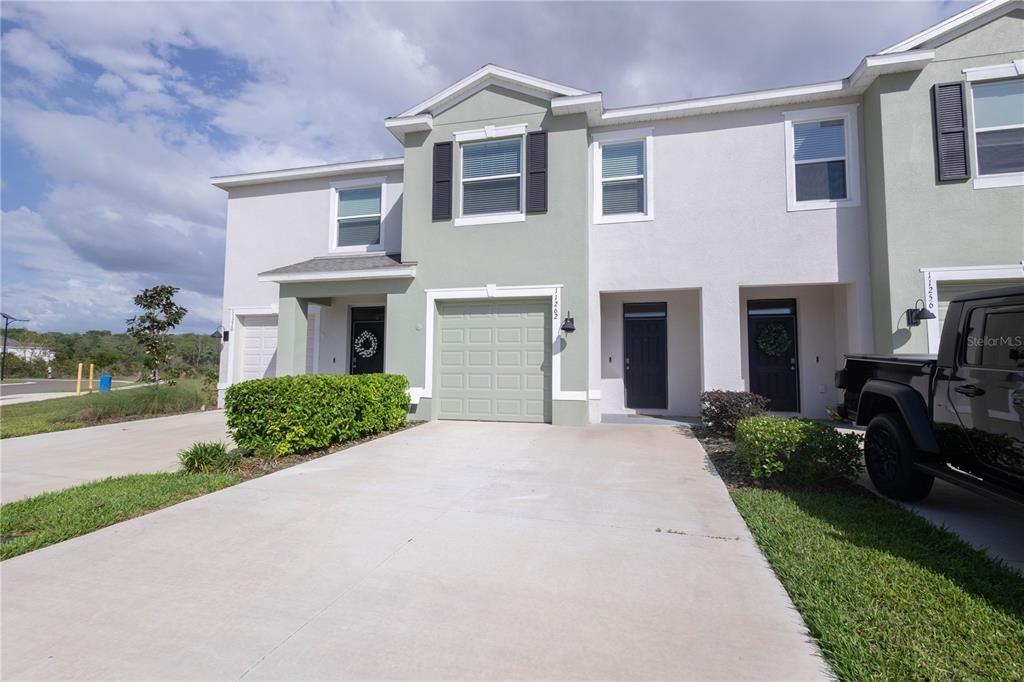 For Rent: $2,250 (3 beds, 2 baths, 1673 Square Feet)