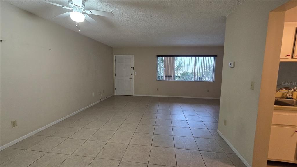 For Sale: $164,900 (2 beds, 1 baths, 837 Square Feet)