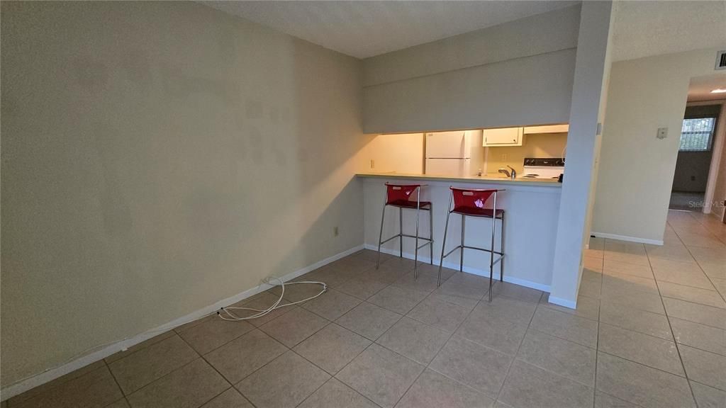 For Sale: $164,900 (2 beds, 1 baths, 837 Square Feet)
