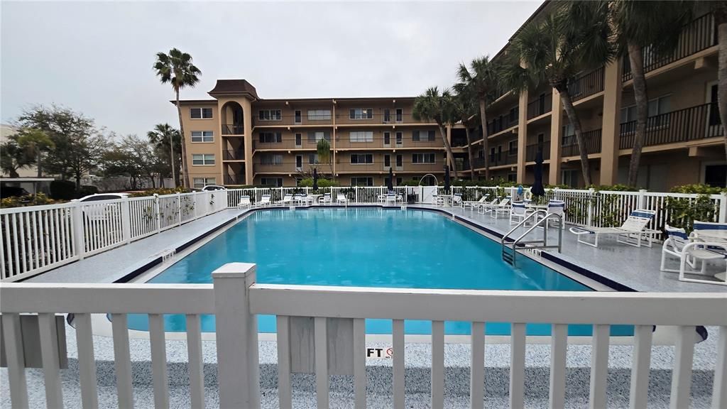 For Sale: $164,900 (2 beds, 1 baths, 837 Square Feet)