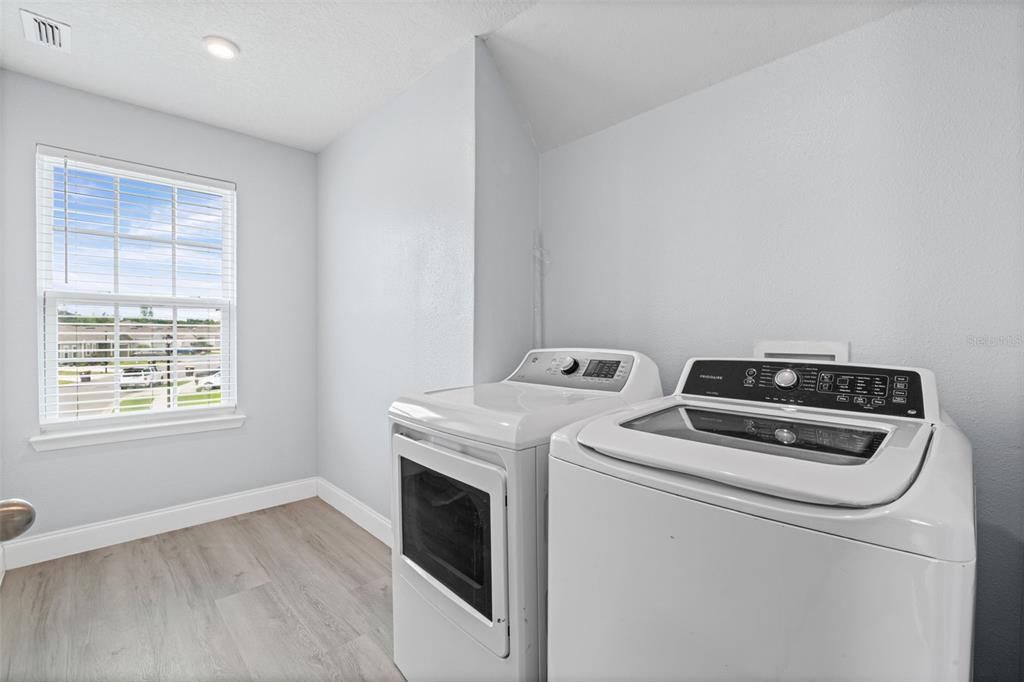For Sale: $415,000 (4 beds, 3 baths, 2706 Square Feet)
