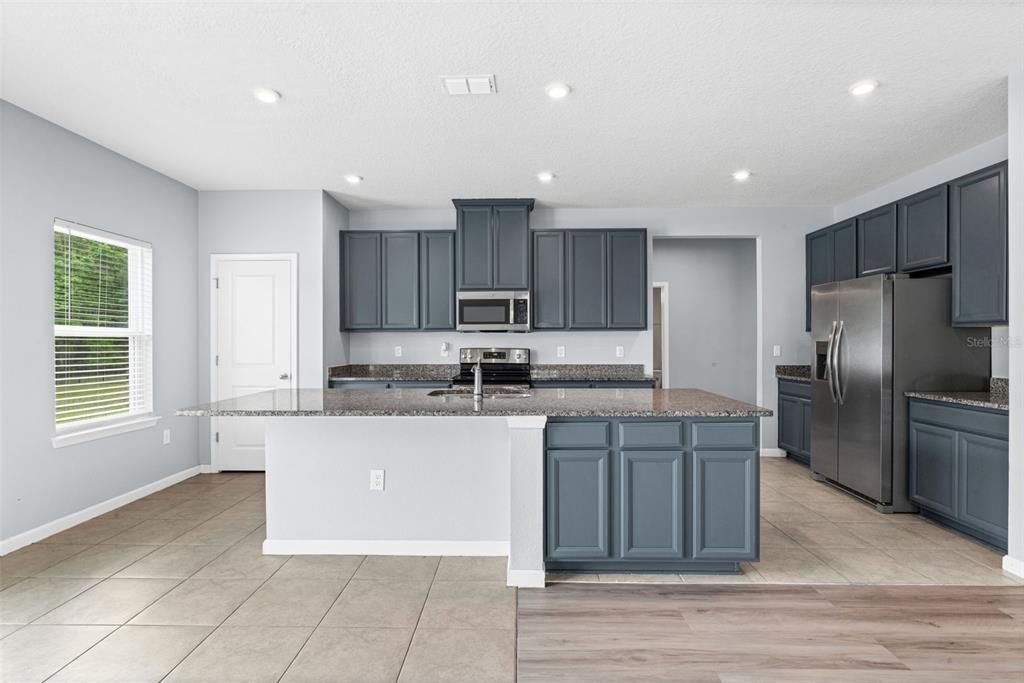 For Sale: $415,000 (4 beds, 3 baths, 2706 Square Feet)