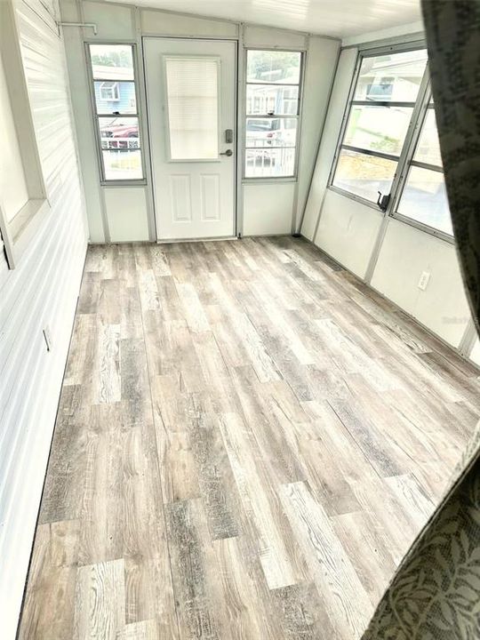 На продажу: $79,900 (2 спален, 1 ванн, 836 Квадратных фут)